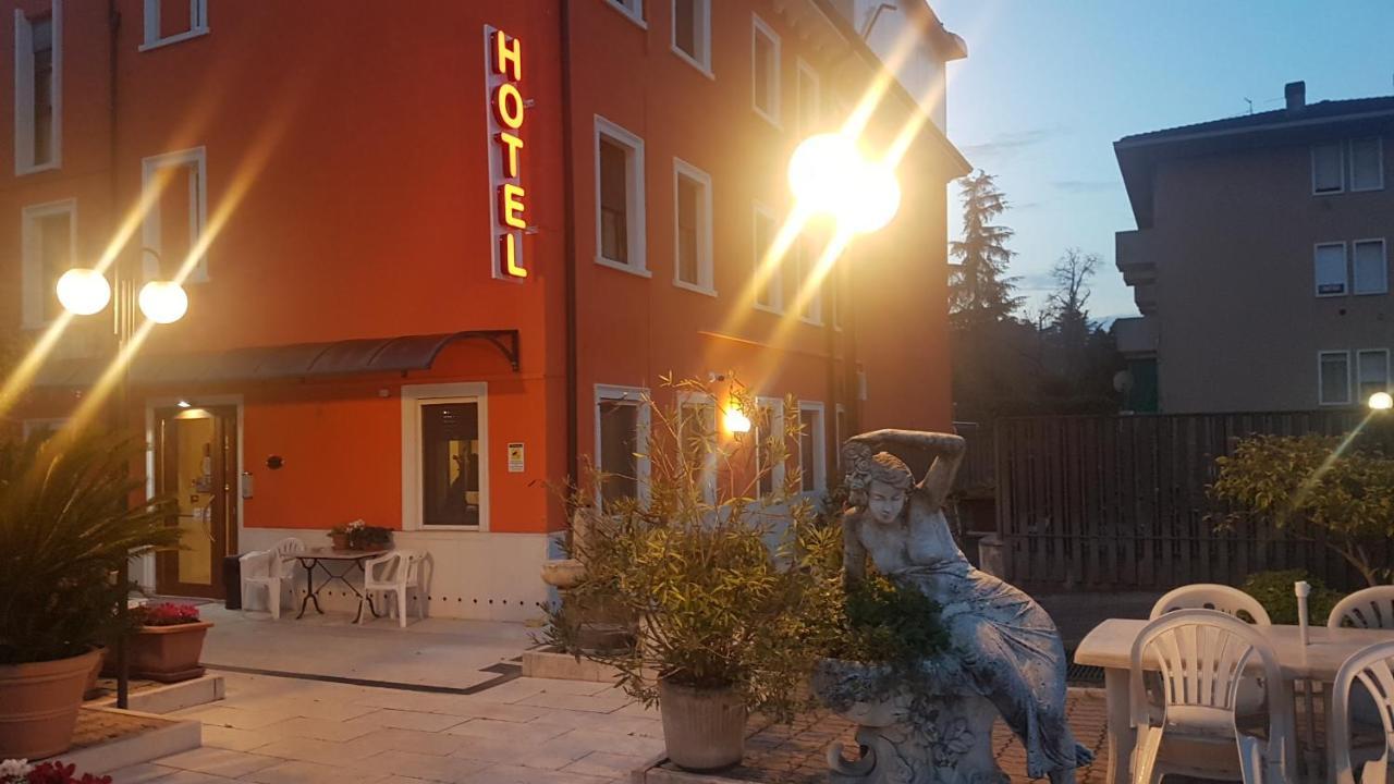 Hotel Siros Verona Exteriör bild