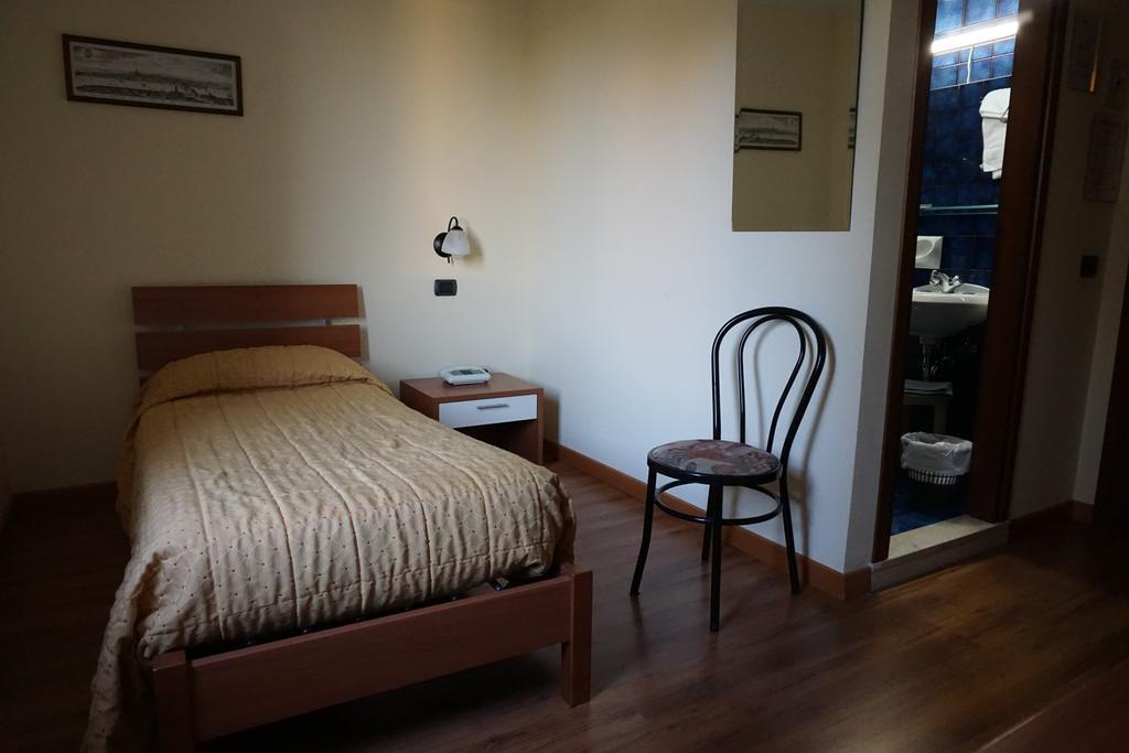 Hotel Siros Verona Rum bild